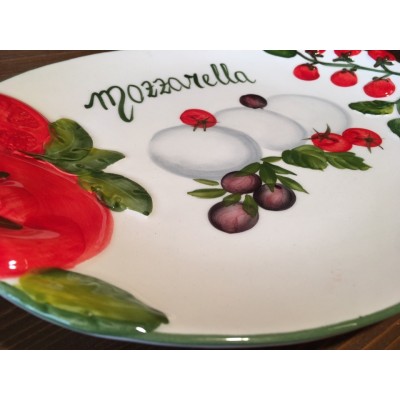 Ovale Platte mit Mozzarella